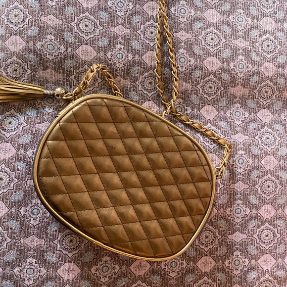 SOLD Vintage Gold Chain Crossbody Purse - Picture 4 of 4